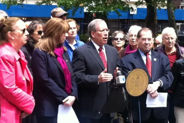 Manhattan Borough Scott Stringer, flanked by City Council Member Gale Brewer and Assembly Member Linda Rosenthal on the left and Congressman Jerry Nadler on the right